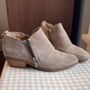 Lucky brand Women's Tan Suede Ankle Boots